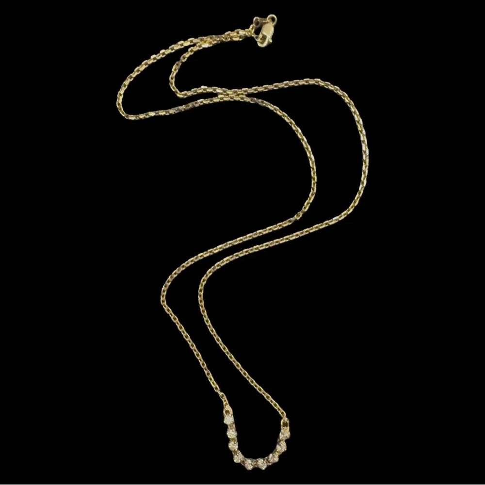 Elegant Gold and Diamond Necklace!